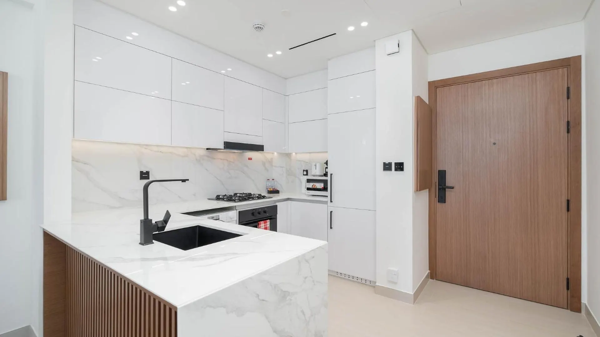 Sky-High Serenity - Stylish 1Bhk - 20Th Floor Dubaj