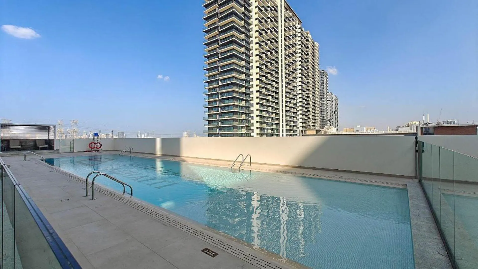 Sky-High Serenity - Stylish 1Bhk - 20Th Floor Dubai 0*,