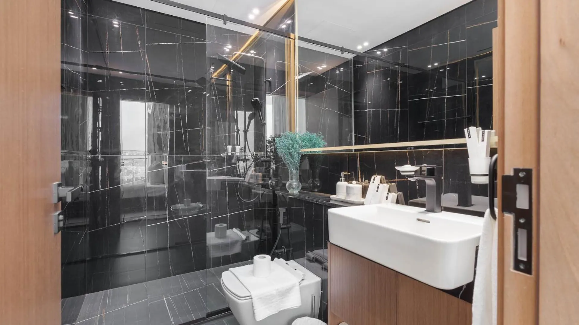 Sky-High Serenity - Stylish 1Bhk - 20Th Floor Dubai