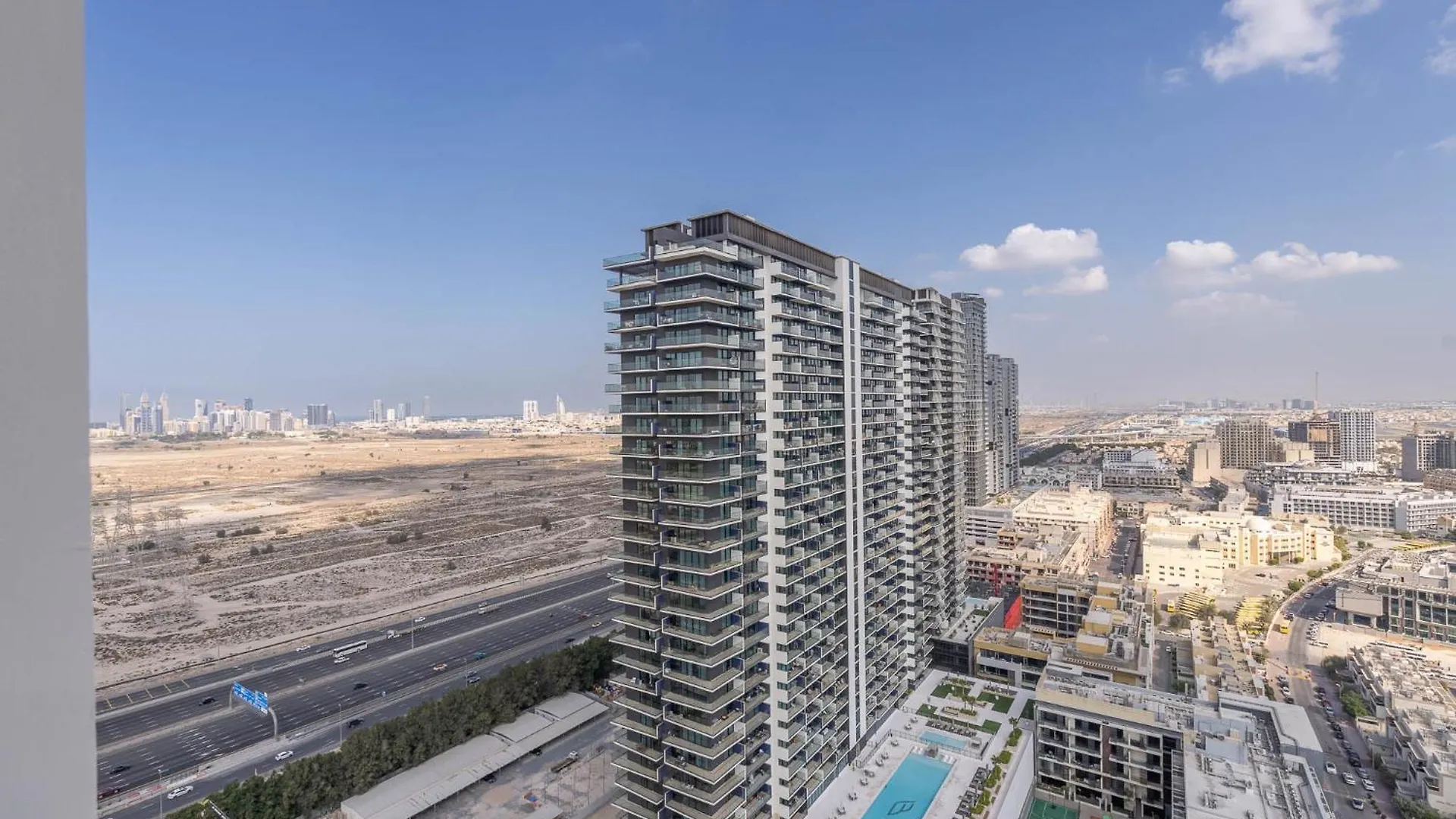 Sky-High Serenity - Stylish 1Bhk - 20Th Floor Dubai